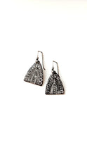 Load image into Gallery viewer, Black and White Enameled Sgraffito Arch Earrings