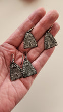 Load image into Gallery viewer, Black and White Enameled Sgraffito Arch Earrings