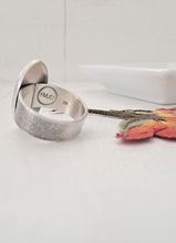 Load image into Gallery viewer, Green Imperial Jasper Gem Stone and Textured Sterling Silver Ring