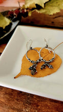 Load image into Gallery viewer, Sterling Silver Viny Hoop Earrings
